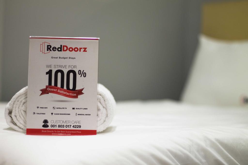 Reddoorz Near Balai Kota Surabaya Hotel Eksteriør billede