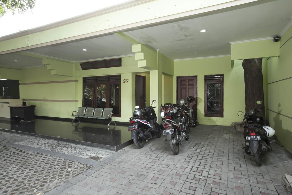 Reddoorz Near Balai Kota Surabaya Hotel Eksteriør billede