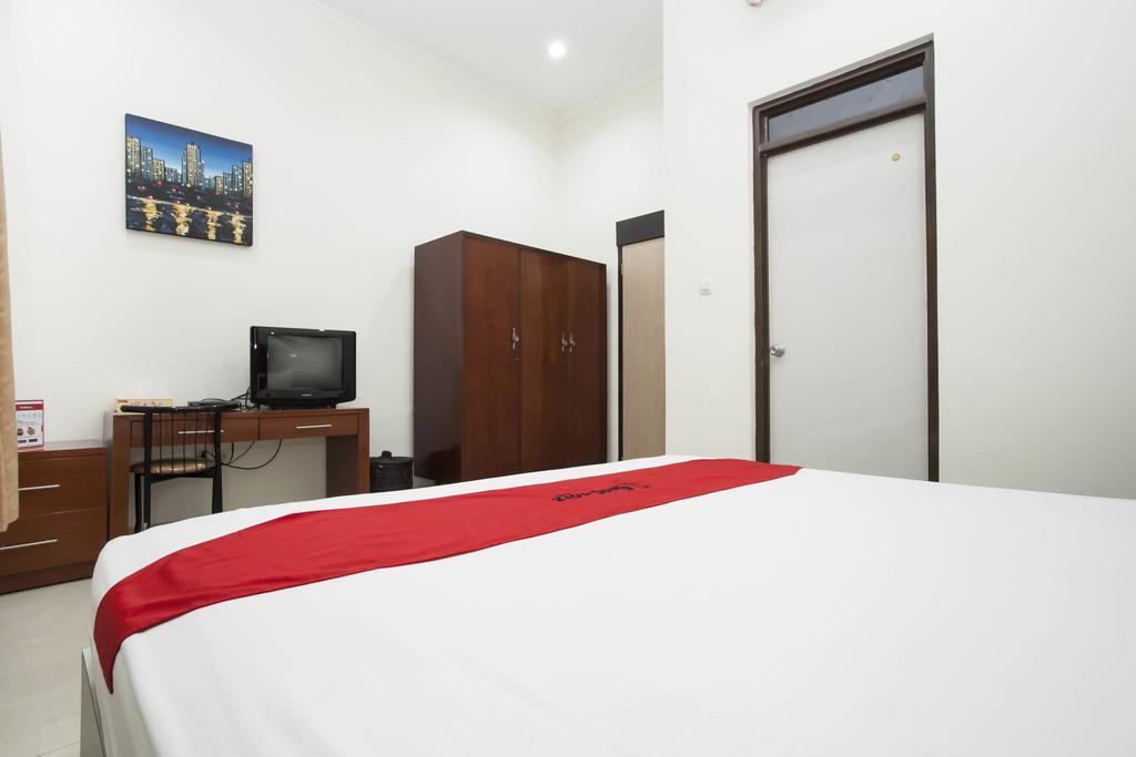 Reddoorz Near Balai Kota Surabaya Hotel Eksteriør billede