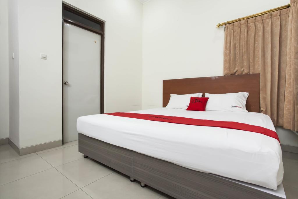 Reddoorz Near Balai Kota Surabaya Hotel Eksteriør billede